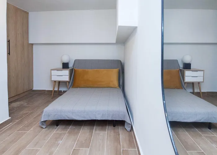 Cozy 1 Bd Basement Apt In Pagrati With Backyard