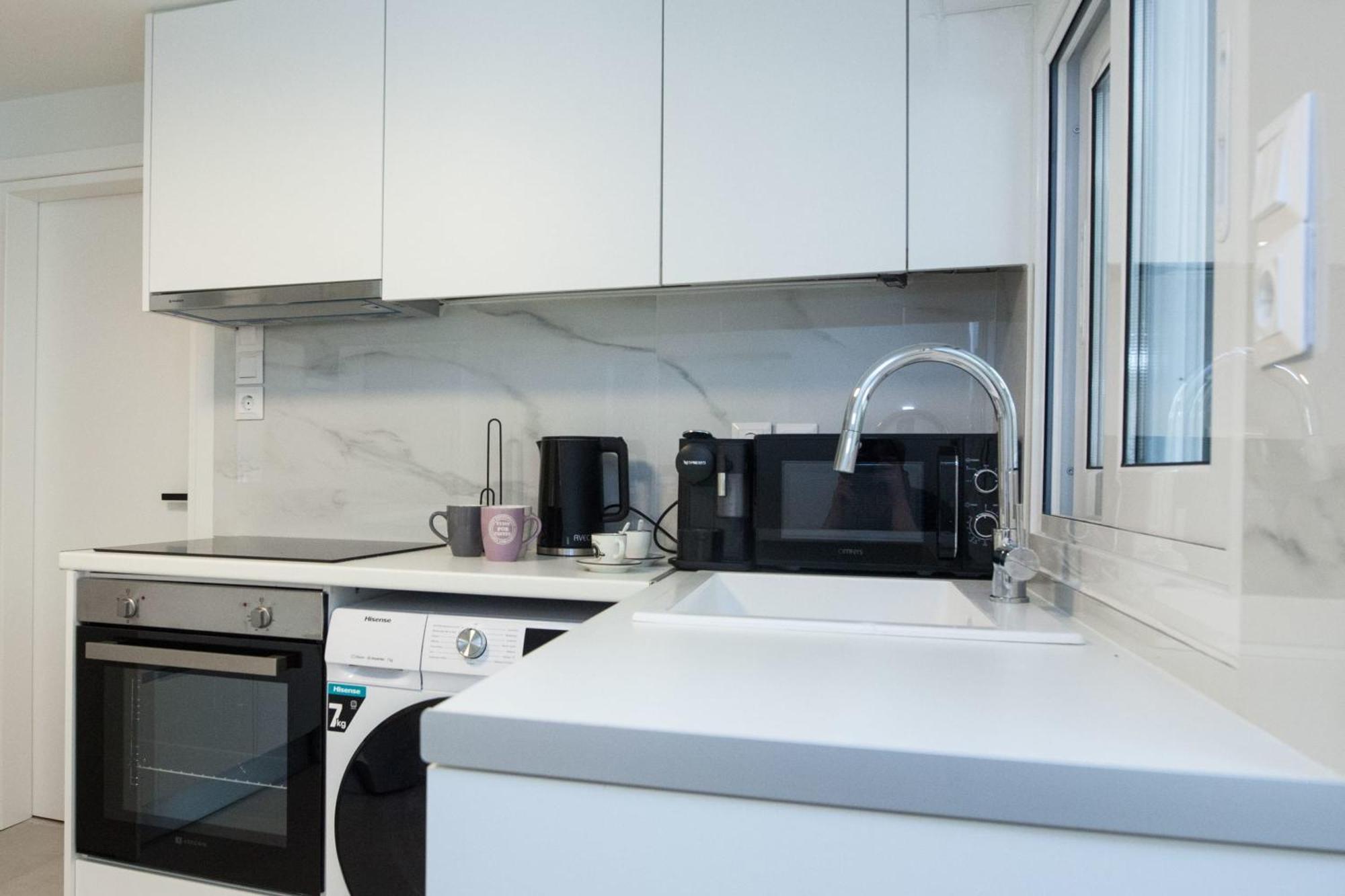 Cozy 1 Bd Basement Apt In Pagrati With Backyard *