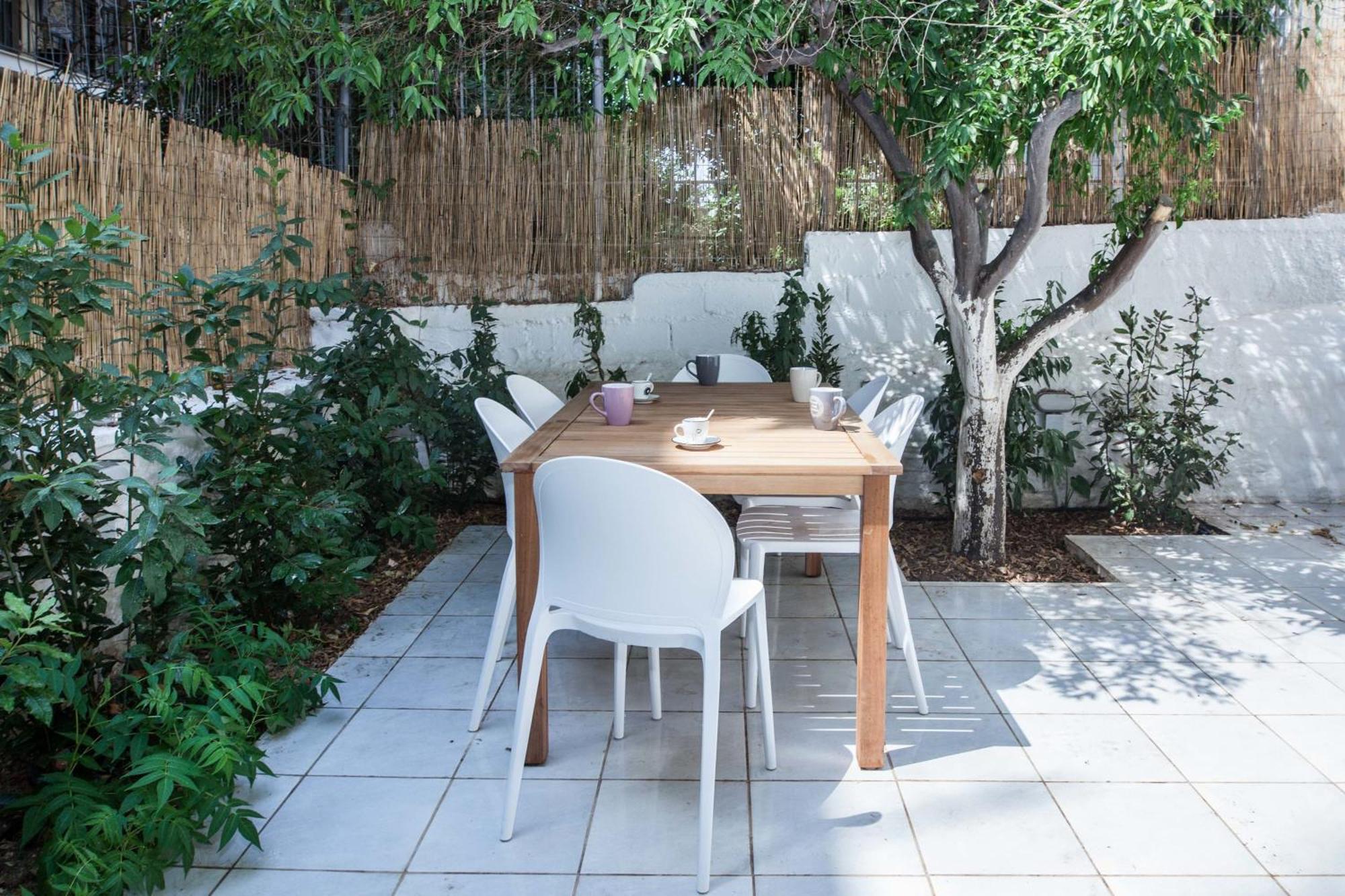 Appartement Cozy 1 Bd Basement Apt In Pagrati With Backyard