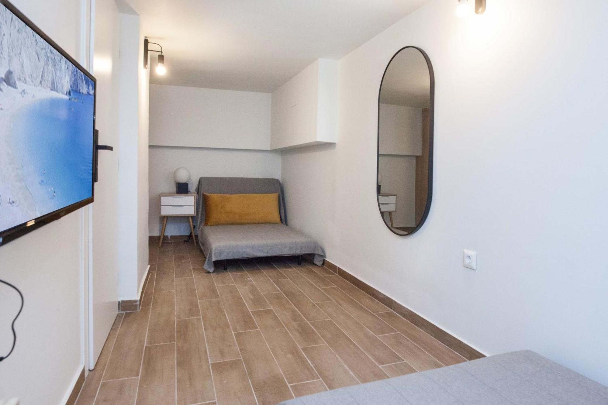 Cozy 1 Bd Basement Apt In Pagrati With Backyard * Athene