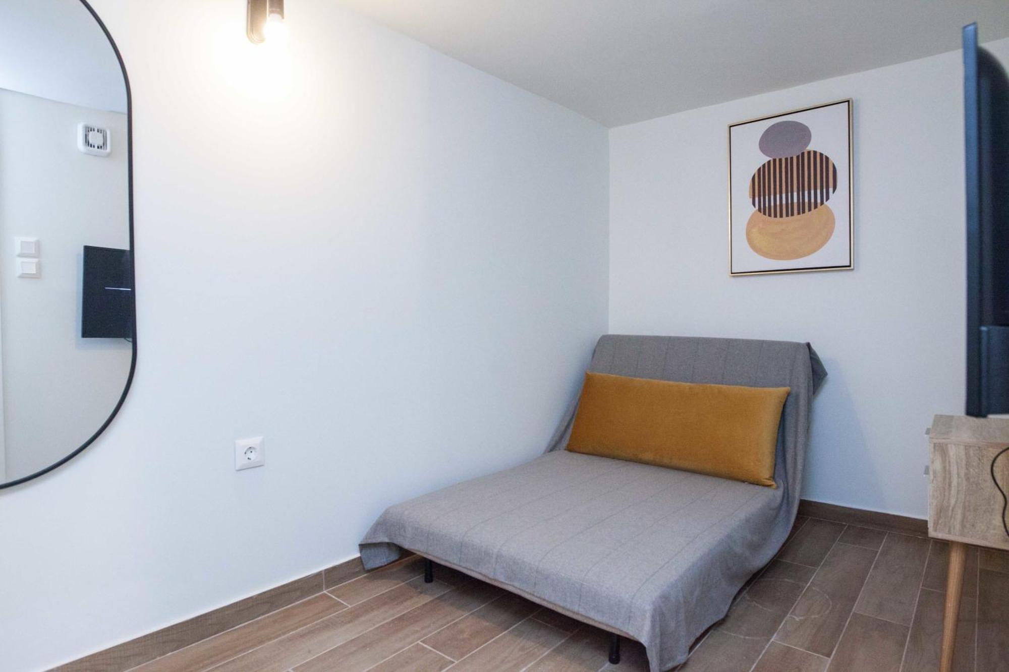 Apartment Cozy 1 Bd Basement Apt In Pagrati With Backyard