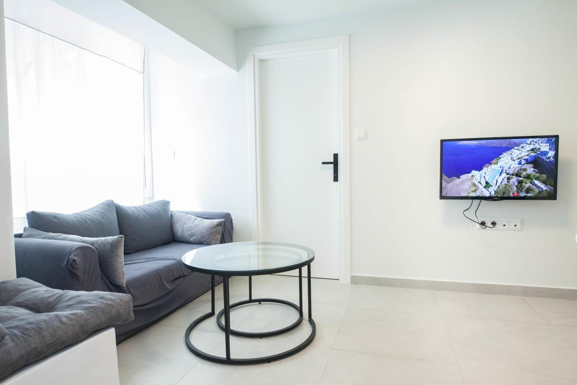 Cozy 1 Bd Basement Apt In Pagrati With Backyard *